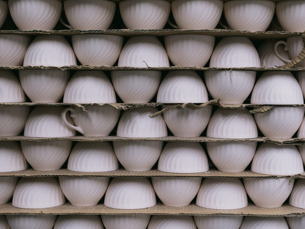 Ceramic tableware, glaze inspection